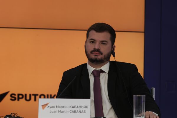 Juan Martin González Cabañas, empleado del Centro de Investigaciones en Política y Economía (CIEPE) - Sputnik Mundo