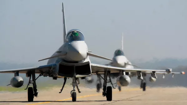 Dos Eurofighter Typhoons F2 de la RAF (Royal Air Force) británica aterrizaron en el aeropuerto Mosnov de Ostrava, a unos 380 kilómetros al este de Praga - Sputnik Mundo