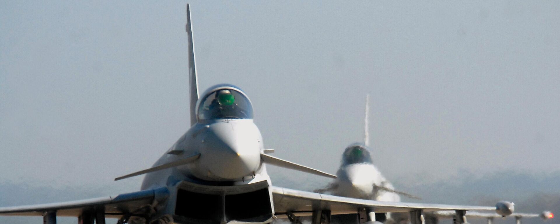 Dos Eurofighter Typhoons F2 de la RAF (Royal Air Force) británica aterrizaron en el aeropuerto Mosnov de Ostrava, a unos 380 kilómetros al este de Praga - Sputnik Mundo, 1920, 17.07.2024