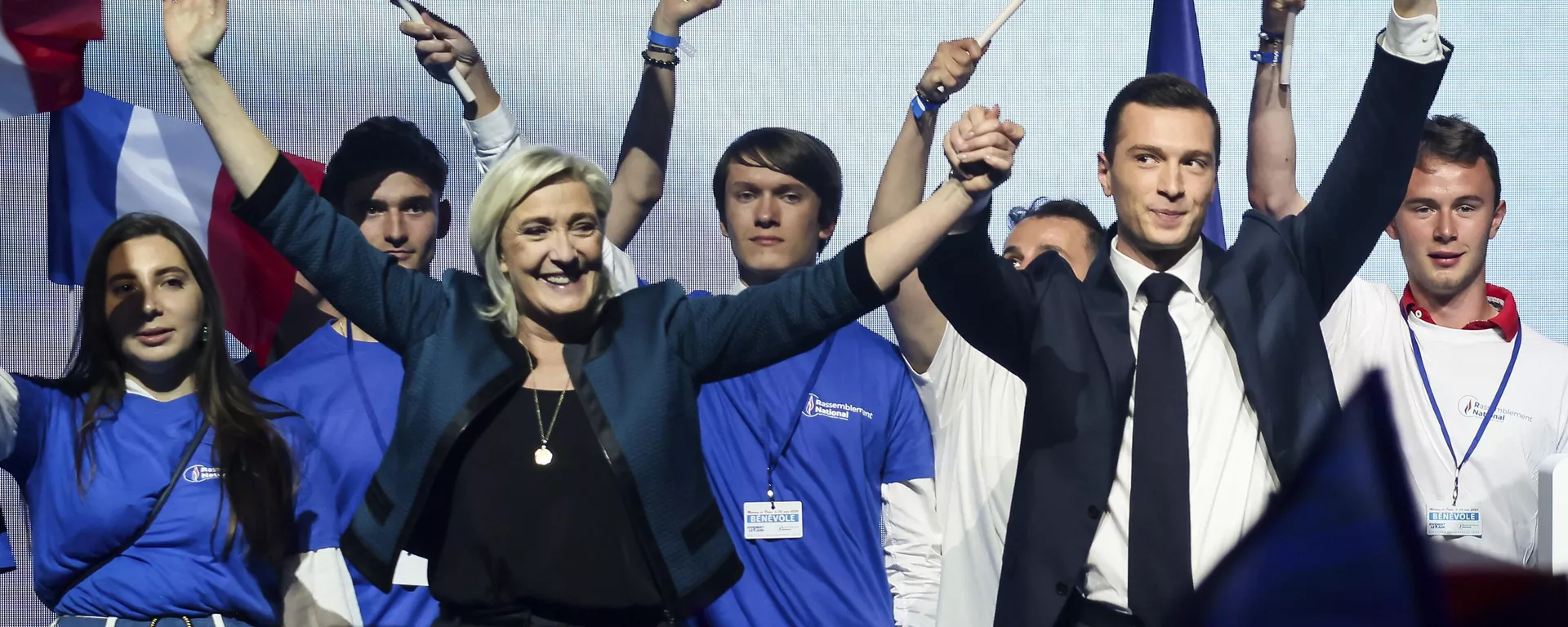 La líder del partido ultraderechista francés Agrupación Nacional, Marine Le Pen, y el principal candidato del partido para las próximas elecciones europeas, Jordan Bardella, asisten a un mitin político el 2 de junio de 2024 en París. La líder del partido ultraderechista francés Agrupación Nacional, Marine Le Pen, y el principal candidato del partido para las próximas elecciones europeas, Jordan Bardella, asisten a un mitin político el 2 de junio de 2024 en París. - Sputnik Mundo, 1920, 01.07.2024