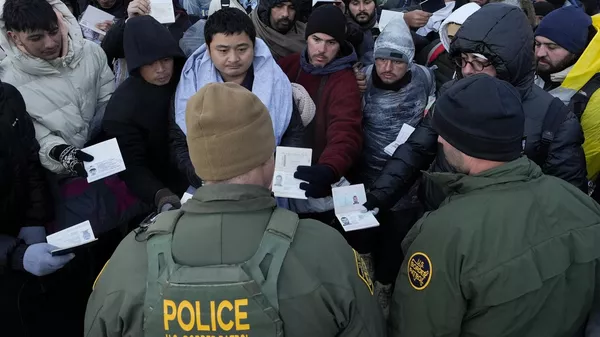 Migrantes en la frontera entre EEUU y México - Sputnik Mundo