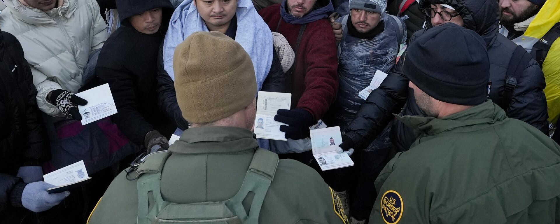 Migrantes en la frontera entre EEUU y México - Sputnik Mundo, 1920, 27.01.2025