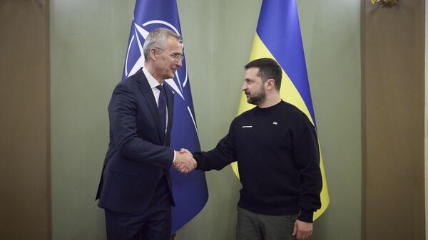 Jens Stoltenberg y Volodímir Zelenski - Sputnik Mundo