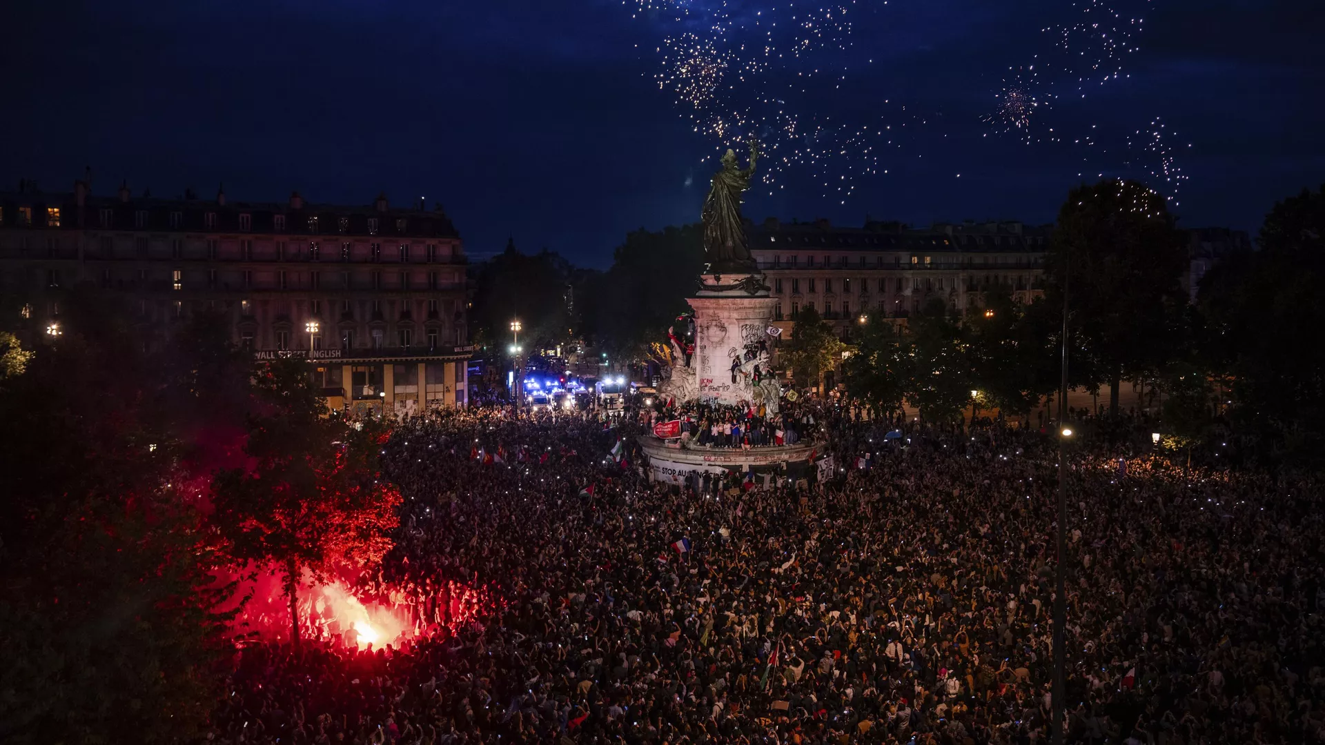 Celebración en París de la victoria de Nuevo Frente Popular