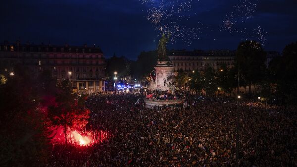 Celebración en París de la victoria de Nuevo Frente Popular - Sputnik Mundo