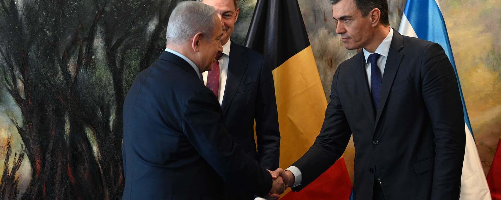 Pedro Sánchez saluda a Benjamin Netanyahu en Jerusalén - Sputnik Mundo, 1920, 13.09.2025