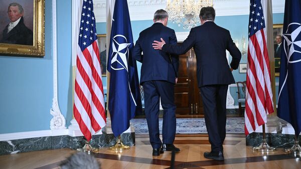 El secretario general de la OTAN, Jens Stoltenberg, y el secretario de Estado de EEUU, Antony Blinken, durante el inicio de la cumbre de la OTAN 2024 en Washington - Sputnik Mundo