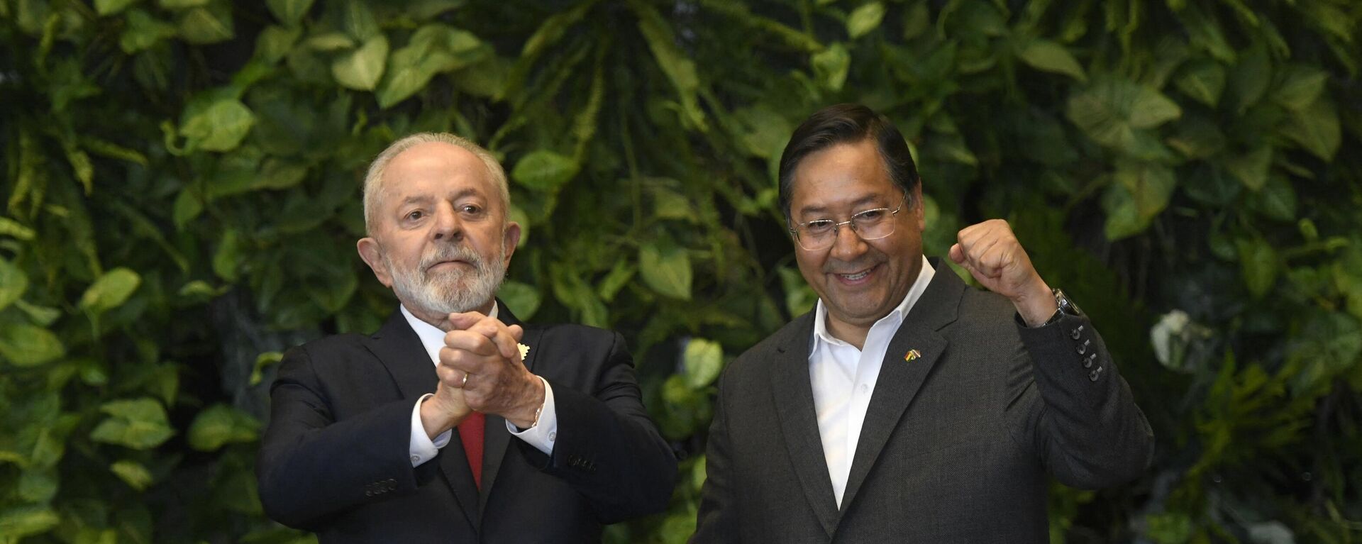 El presidente de Brasil, Luiz Inacio Lula da Silva, y su homólogo boliviano, Luis Arce, gesticulan durante una reunión en Santa Cruz, Bolivia, el 9 de julio de 2024  - Sputnik Mundo, 1920, 10.07.2024