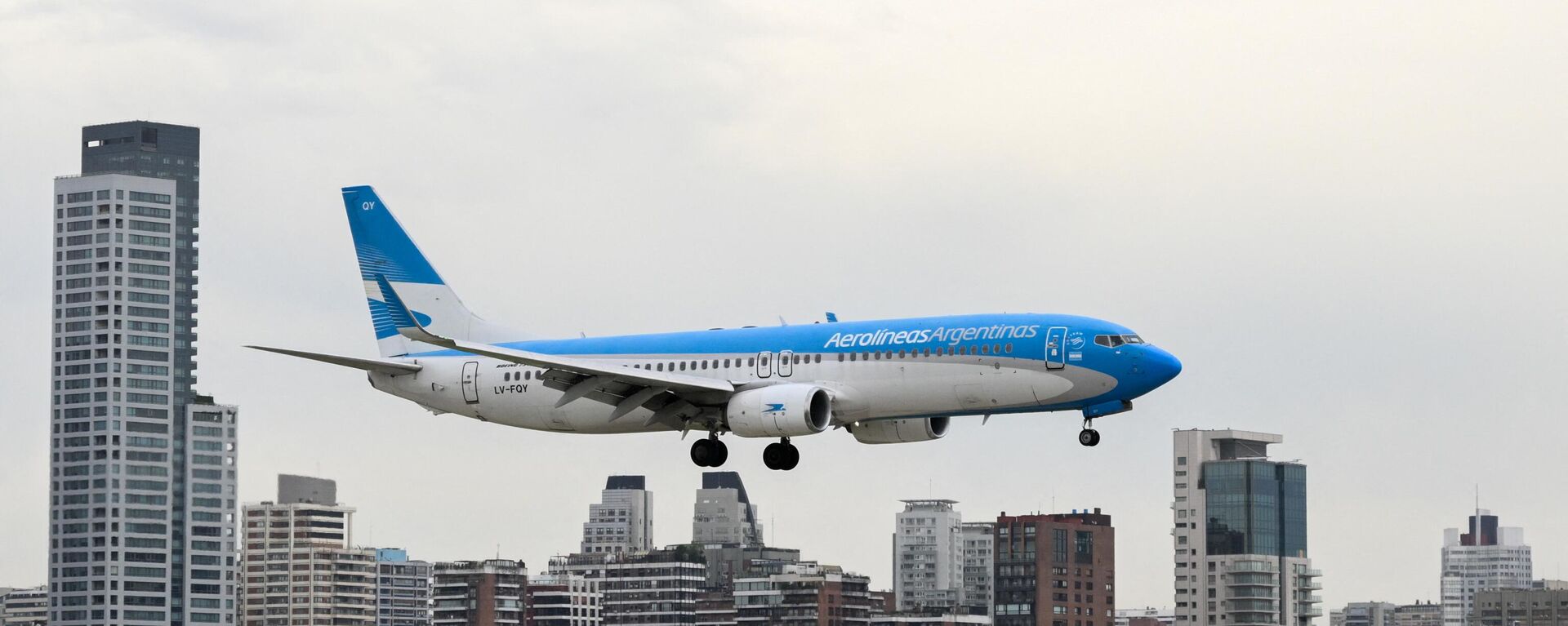 Un Boeing 737 MAX 8 de Aerolíneas Argentinas aterriza en el Aeroparque Internacional Jorge Newbery de Buenos Aires el 28 de diciembre de 2023  - Sputnik Mundo, 1920, 10.07.2024