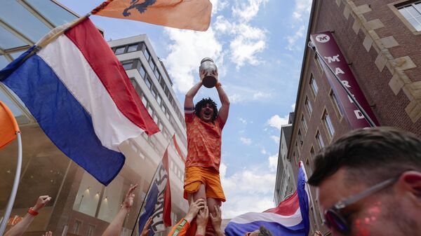 Hincha holandés durante la Eurocopa 2024 en Dortmund, Alemania el 10 de julio del 2024 - Sputnik Mundo