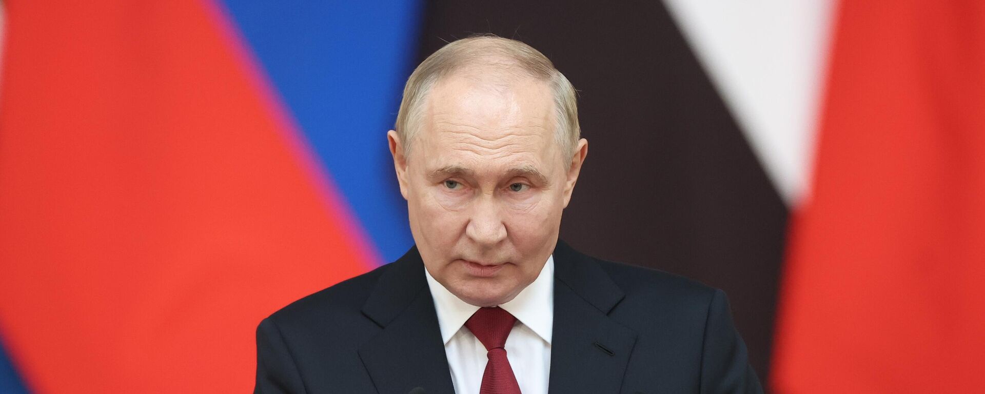 Vladímir Putin, presidente ruso, interviene en el X Foro Parlamentario de los BRICS en la ciudad rusa de San Petersburgo, el 11 de julio  - Sputnik Mundo, 1920, 11.07.2024