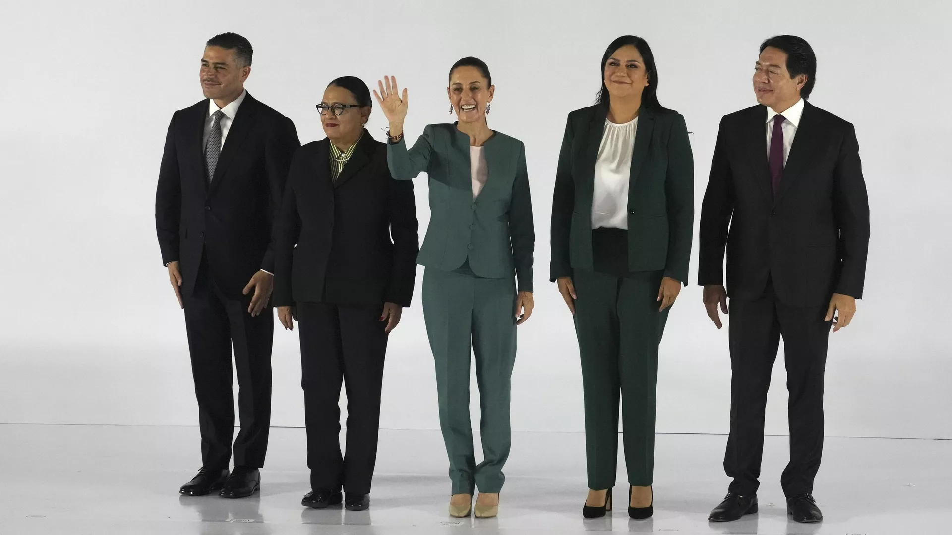El tercer bloque del Gabinete de la virtual presidenta electa de México, Claudia Sheinbaum, se conformó por Omar García Harfuch, Rosa Icela Rodríguez; Ariadna Montiel y Mario Delgado. El tercer bloque del Gabinete de la virtual presidenta electa de México, Claudia Sheinbaum, se conformó por Omar García Harfuch, Rosa Icela Rodríguez; Ariadna Montiel y Mario Delgado. - Sputnik Mundo, 1920, 04.07.2024