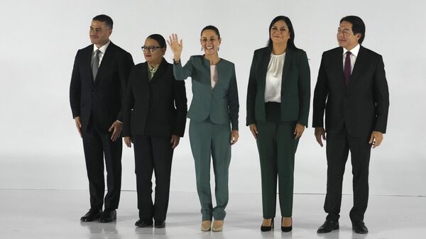 El tercer bloque del Gabinete de la virtual presidenta electa de México, Claudia Sheinbaum, se conformó por Omar García Harfuch, Rosa Icela Rodríguez; Ariadna Montiel y Mario Delgado. - Sputnik Mundo