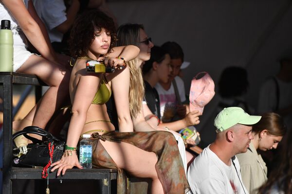 Espectadores en el festival internacional de danza y música hip-hop Yalta Verano Jam, en la ciudad rusa de Yalta. Espectadores en el festival internacional de danza y música hip-hop Yalta Verano Jam, en la ciudad rusa de Yalta. - Sputnik Mundo