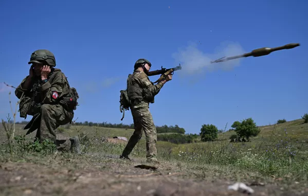 Militares rusos de las unidades de asalto durante el entrenamiento del personal. Militares rusos de las unidades de asalto durante el entrenamiento del personal. - Sputnik Mundo