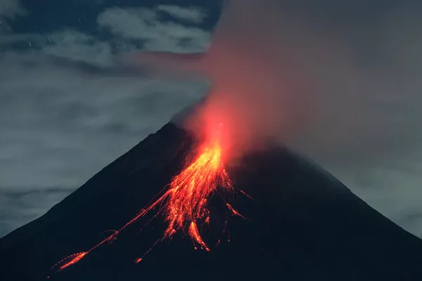 La erupción del volcán Merapi en Indonesia. La erupción del volcán Merapi en Indonesia. - Sputnik Mundo