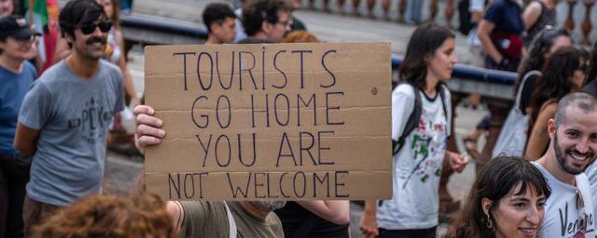 Manifestación en Barcelona contra el turismo de masas - Sputnik Mundo, 1920, 18.07.2024