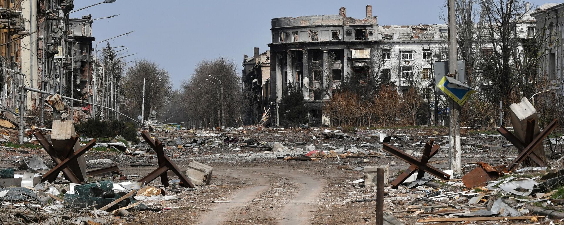 Vista de los edificios destruidos en la plaza Svobodi de Artiómovsk, Ucrania - Sputnik Mundo, 1920, 27.07.2024