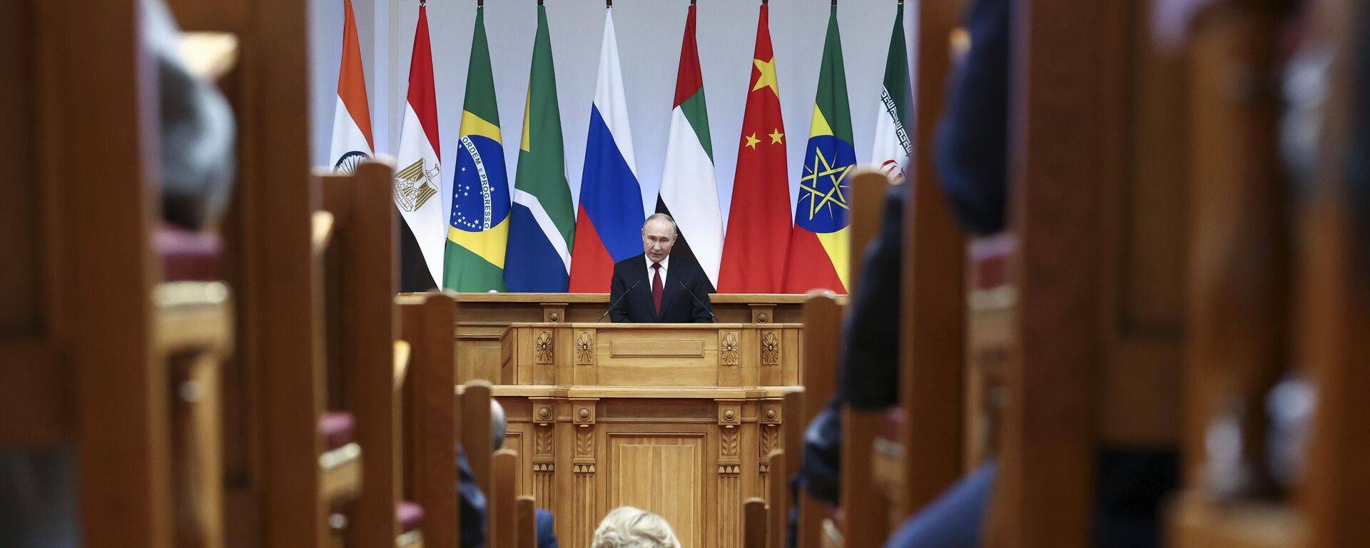 El presidente de Rusia, Vladimir Putin, se dirige al Foro Parlamentario de los BRICS - Sputnik Mundo, 1920, 31.07.2024