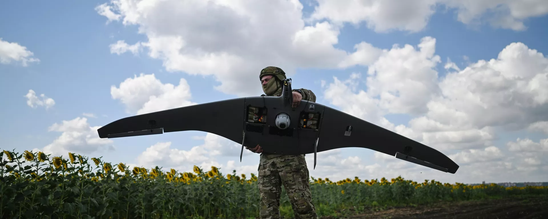 Trabajos de combate de las tripulaciones de los vehículos aéreos no tripulados de reconocimiento Supercam del grupo Centro Trabajos de combate de las tripulaciones de los vehículos aéreos no tripulados de reconocimiento Supercam del grupo Centro - Sputnik Mundo, 1920, 01.08.2024