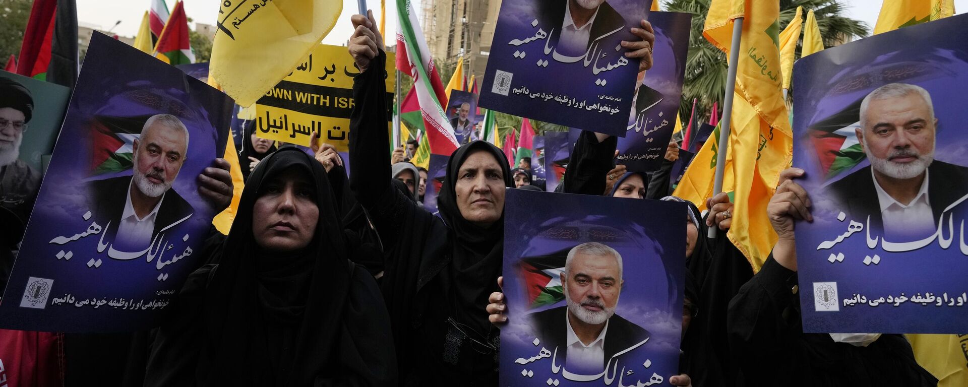 Manifestantes iraníes asisten a una manifestación para condenar el asesinato del líder de Hamás Ismaíl Haniyá, Irán, el 31 de julio de 2024 - Sputnik Mundo, 1920, 01.08.2024