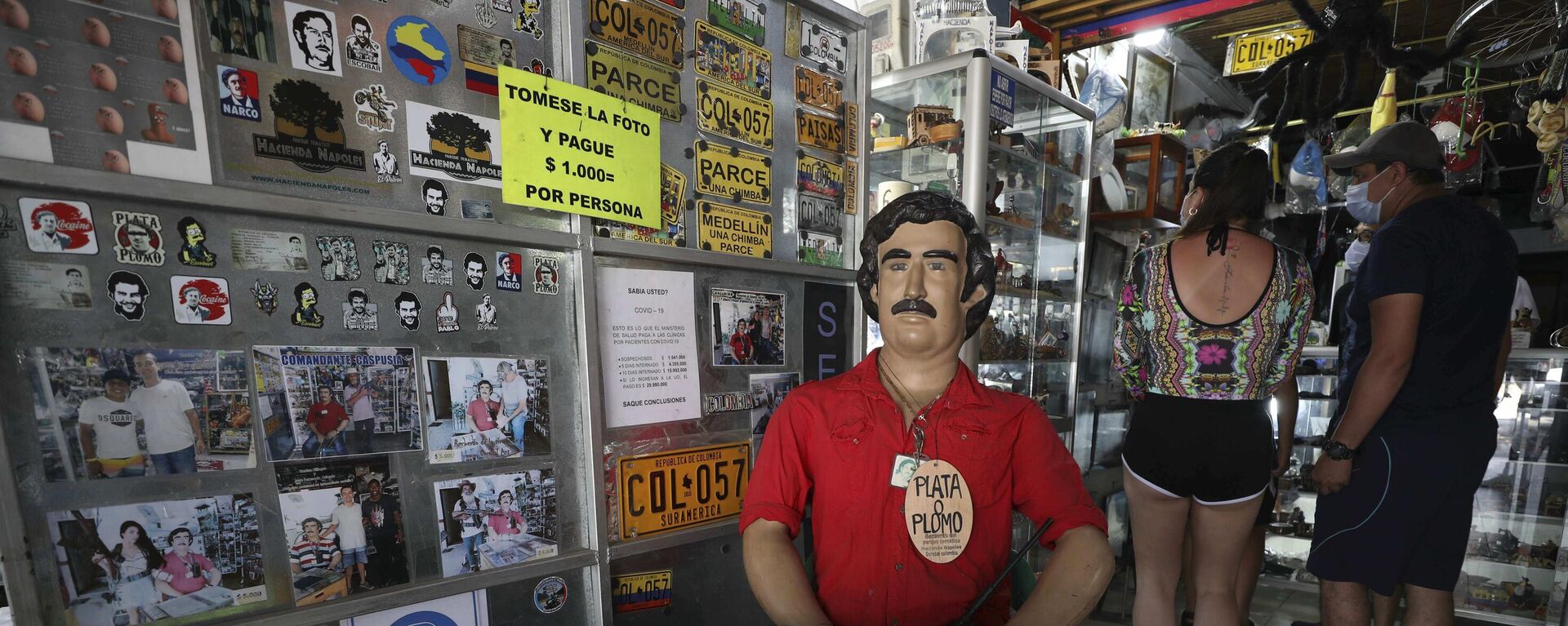 Una estatua de Pablo Escobar en una tienda de souvernis en la ciudad de Medellín - Sputnik Mundo, 1920, 02.08.2024