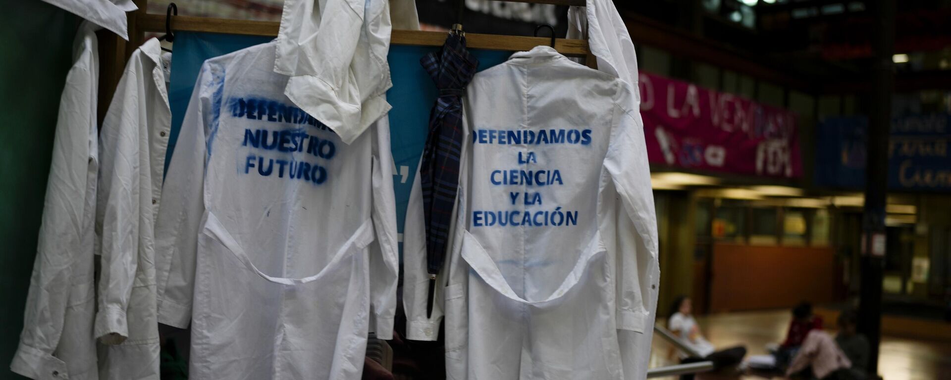 Una protesta en la Universidad de Buenos Aires (UBA) antes del inicio de una marcha para exigir más financiamiento para las universidades públicas de Argentina (archivo) - Sputnik Mundo, 1920, 03.08.2024