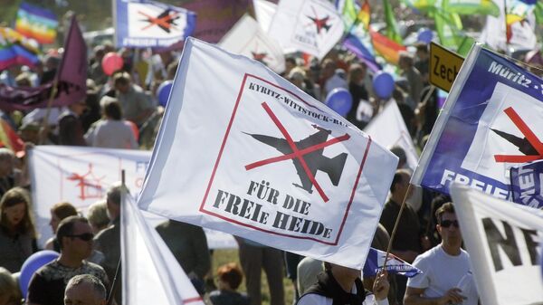 Marcha de protesta contra la militarización y a favor de la paz en Berlín, Alemania (archivo) - Sputnik Mundo