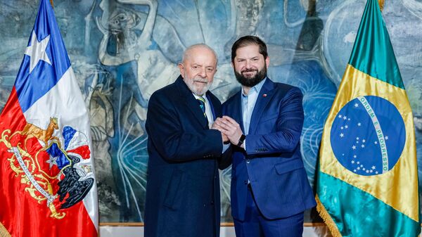 Lula da Silva, presidente de Brasil, y Gabriel Boric, presidente de Chile - Sputnik Mundo