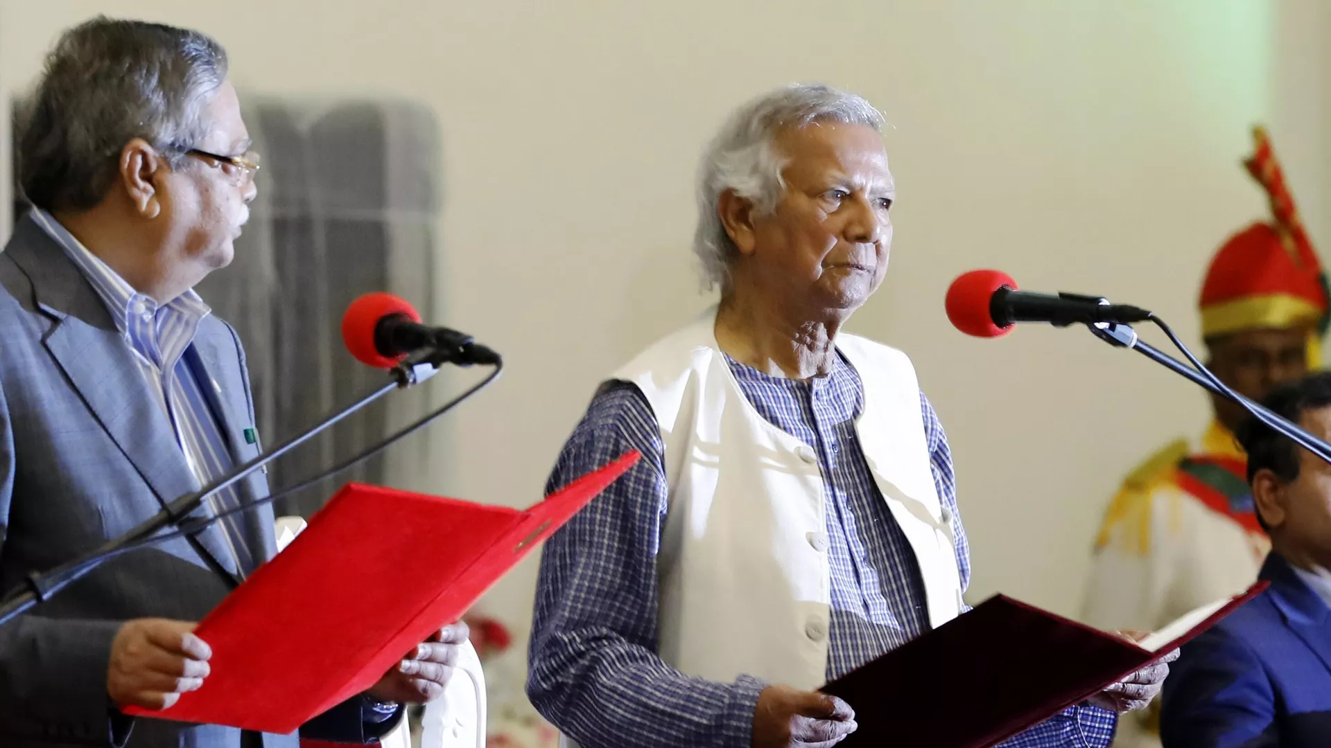 El nobel Muhamad Yunus presta juramento como jefe interino del Gabinete de Bangladés, el 8 de agosto, 2024 - Sputnik Mundo, 1920, 08.08.2024