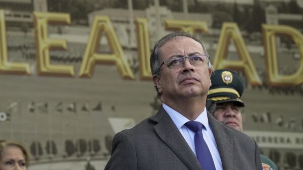 Gustavo Petro - Sputnik Mundo