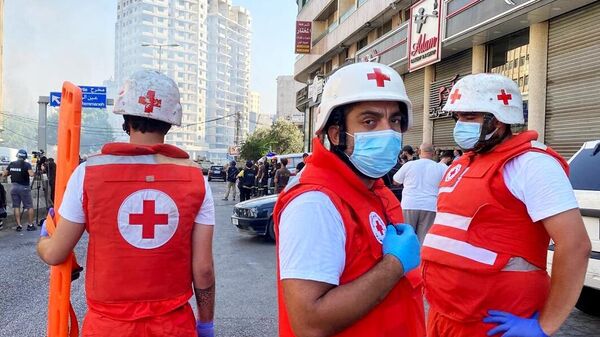 Médicos de guardia en una calle de Beirut, el Líbano  - Sputnik Mundo