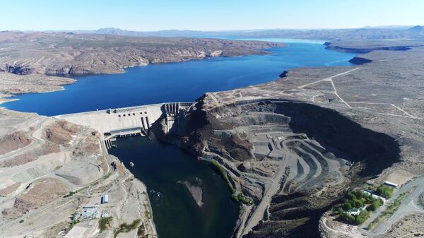 Imagen aérea de la represa hidroeléctrica de Piedra del Águila, en la región del Comahue - Sputnik Mundo