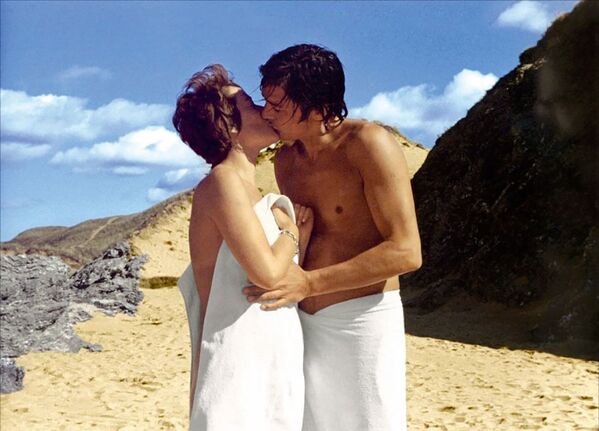 Apareció en más de 90 películas, protagonizando más de 60 de ellas.En la foto: Alain Delon y Annie Girardot en la película Tratamiento de shock (1973). - Sputnik Mundo