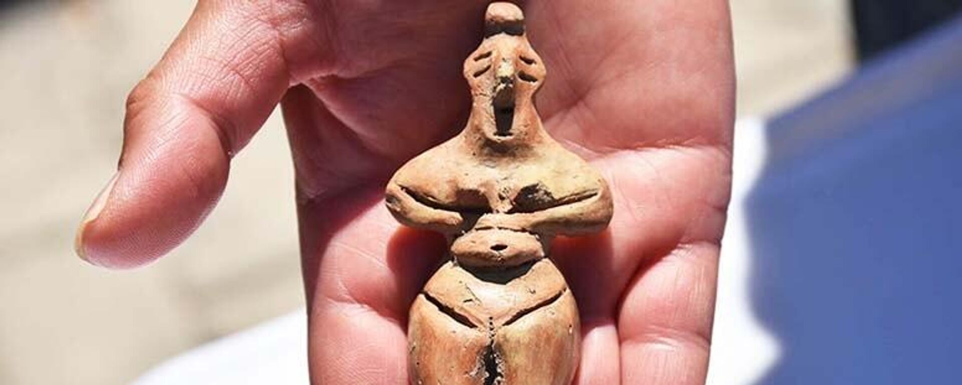 Hallada una estatua femenina de 8.000 años de antigüedad en Ulucak Hoyuk (Turquía). - Sputnik Mundo, 1920, 22.08.2024