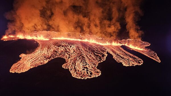 Una erupción cerca de Hagafell-Grindavík (archivo) - Sputnik Mundo