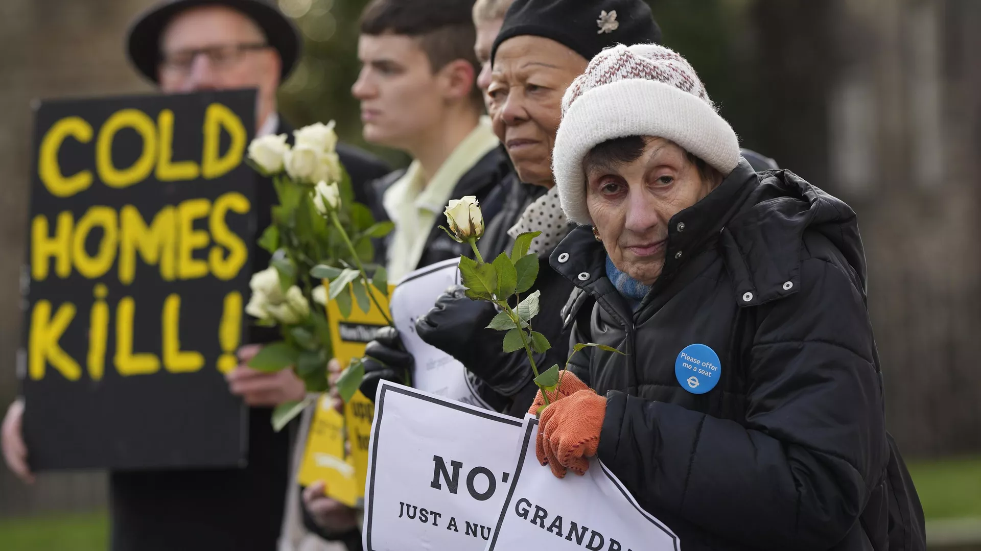 Los jubilados británicos durante una protesta contra la subida de los precios de energía - Sputnik Mundo, 1920, 24.08.2024