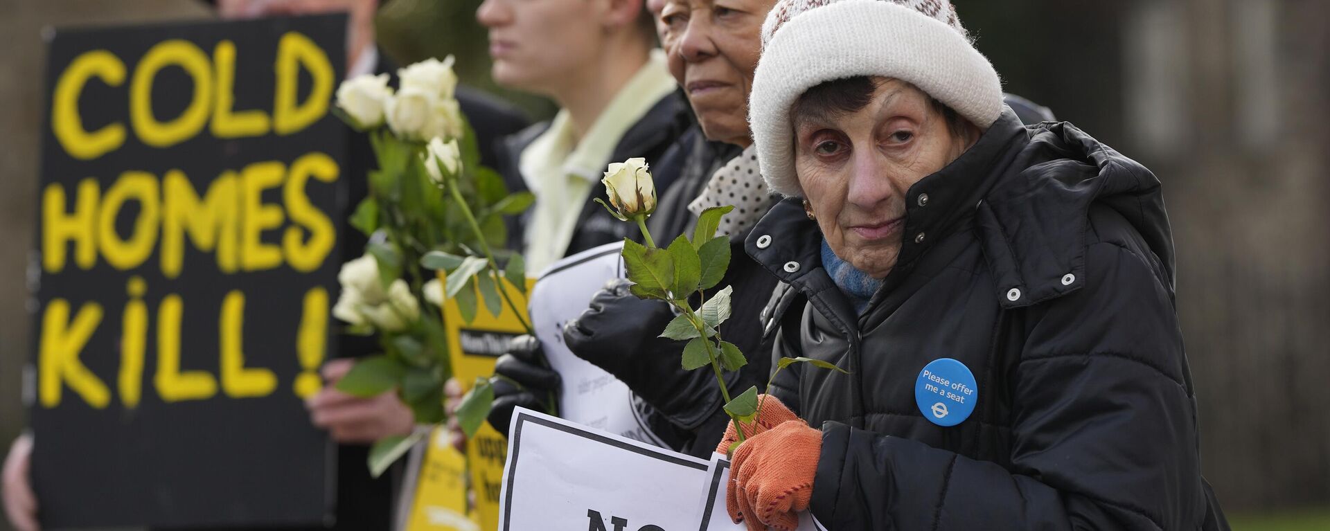 Los jubilados británicos durante una protesta contra la subida de los precios de energía - Sputnik Mundo, 1920, 24.08.2024