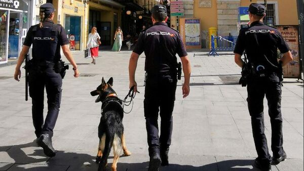 Agentes de la Policía Nacional española  - Sputnik Mundo