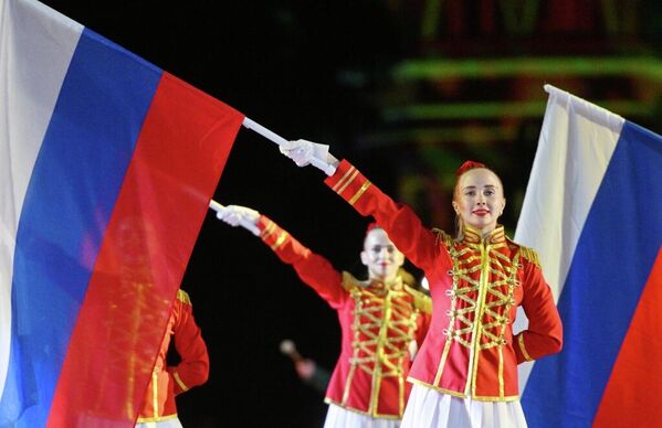 Los participantes actúan en el Festival Internacional de Música Militar Torre Spásskaya en la Plaza Roja de Moscú. - Sputnik Mundo