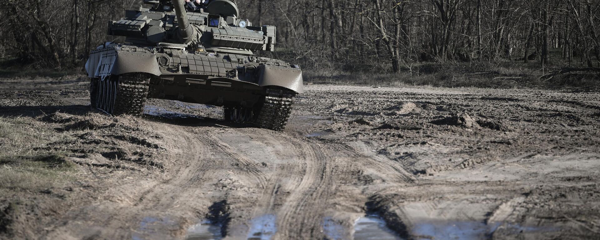 Un tanque ruso T80BV durante la campaña Árbol de los deseos en la región de Zaporozhie - Sputnik Mundo, 1920, 30.08.2024