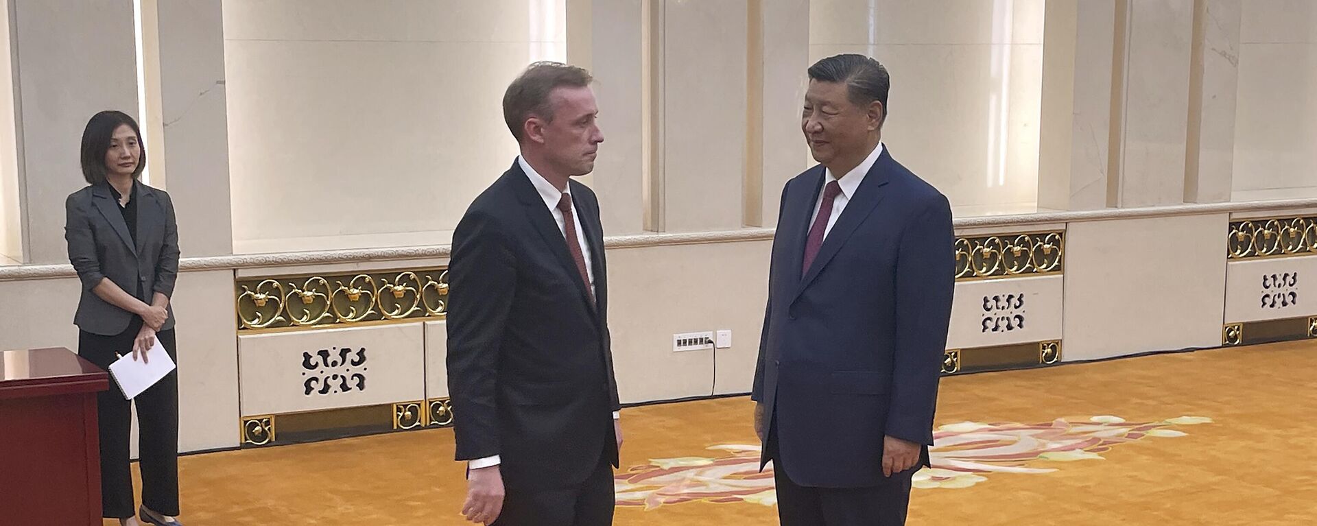 Jake Sullivan, asesor de seguridad nacional de EEUU, y Xi Jinping, presidente de China - Sputnik Mundo, 1920, 30.08.2024