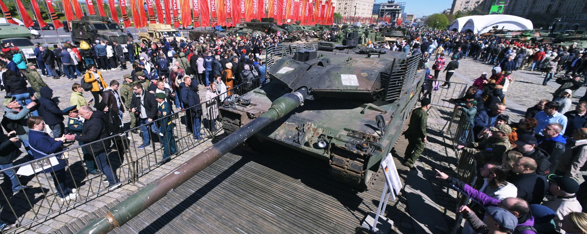 Un tanque alemán Leopard capturado por el Ejército ruso y exhibido en Moscú - Sputnik Mundo, 1920, 06.09.2024