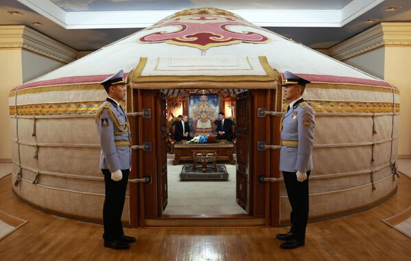 El presidente ruso, Vladímir Putin, y el presidente de Mongolia, Ukhnaagiin Khurelsukh, durante la reunión en la capital mongola de Ulán Bator. - Sputnik Mundo