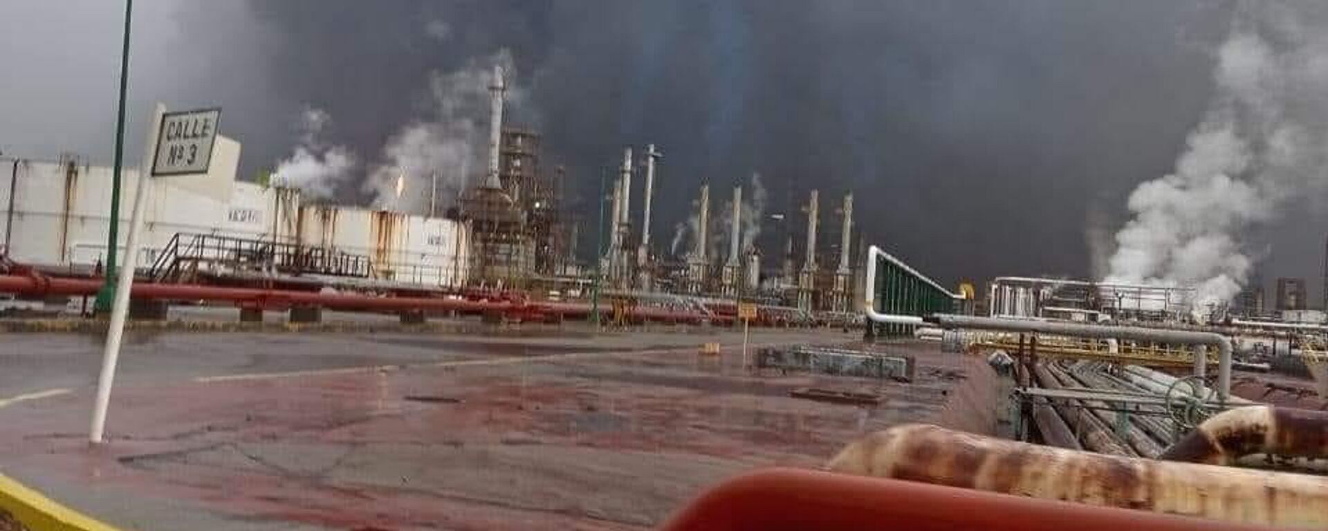 Incendio en la refinería ubicada en Salina Cruz, México Incendio en la refinería ubicada en Salina Cruz, México - Sputnik Mundo, 1920, 08.09.2024