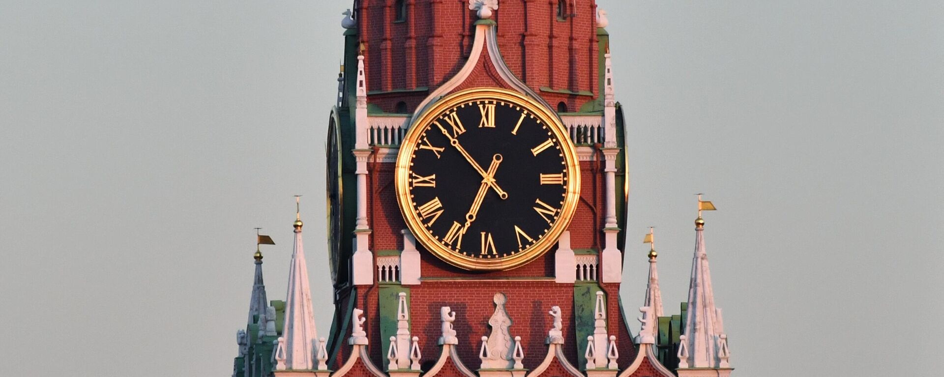 La Torre Spásskaya del Kremlin de Moscú - Sputnik Mundo, 1920, 25.10.2024