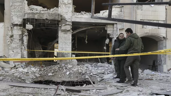 Las consecuencias de un bombardeo israelí contra la capital siria de Damasco - Sputnik Mundo