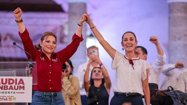 Claudia Delgadillo junto a Claudia Sheinbaum, durante el cierre de campaña en Jalisco - Sputnik Mundo