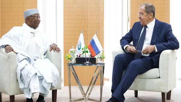 El secretario general de la Organización para la Cooperación Islámica (OCI), Hussein Ibrahim Taha, se reúne con el ministro de Exteriores de Rusia, Serguéi Lavrov - Sputnik Mundo