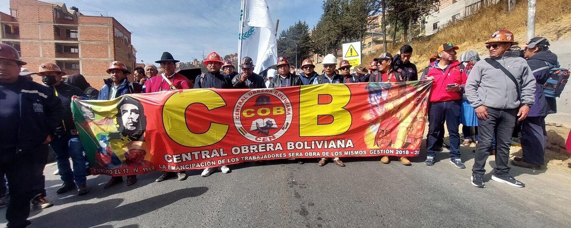 Integrantes de la Central Obrera Boliviana (COB) protestan por la falta de aprobación de varias leyes que afectarían también a los trabajadores - Sputnik Mundo, 1920, 11.09.2024